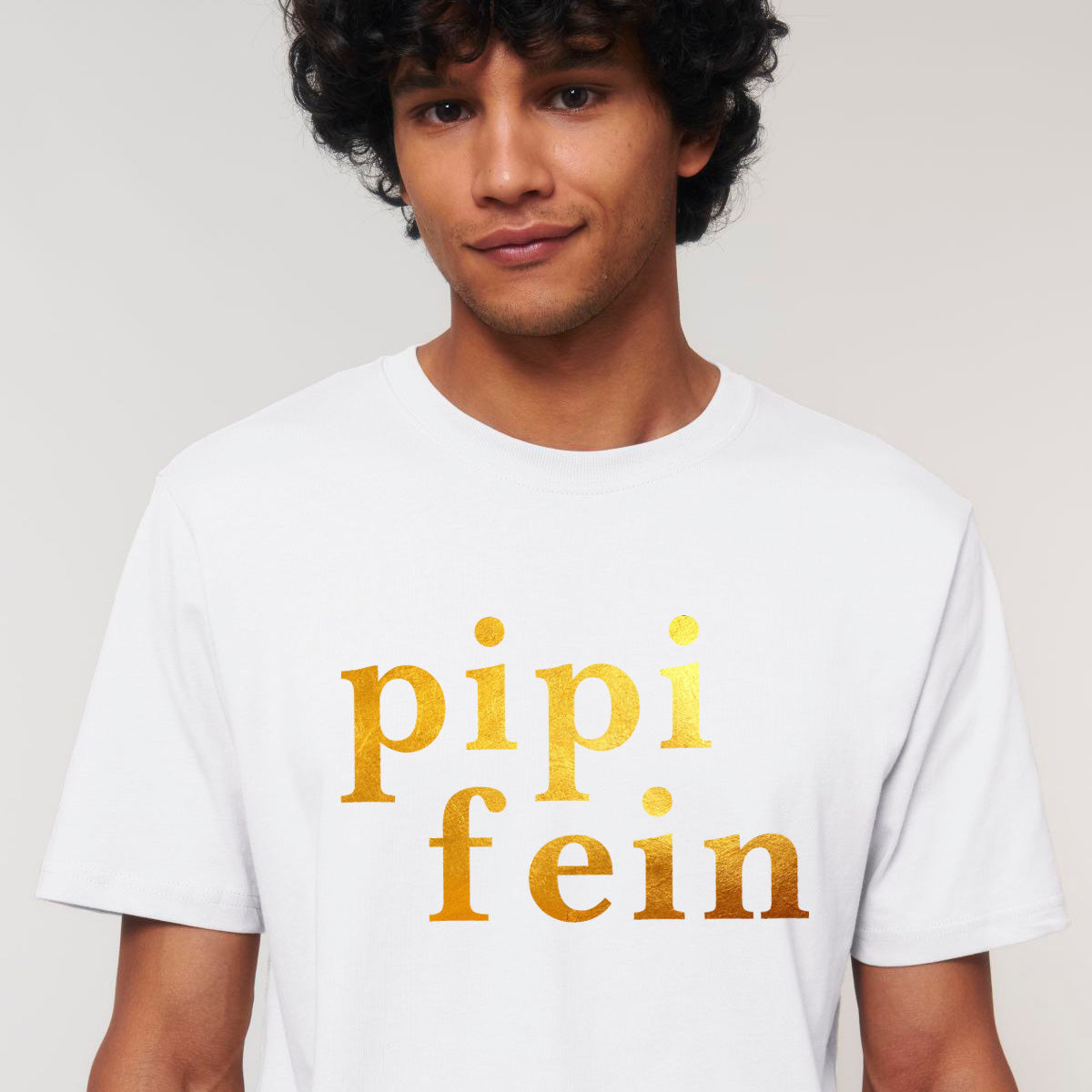 weißes T-Shirt in schwerer Qualität mit goldenem Aufdruck "pipifein"